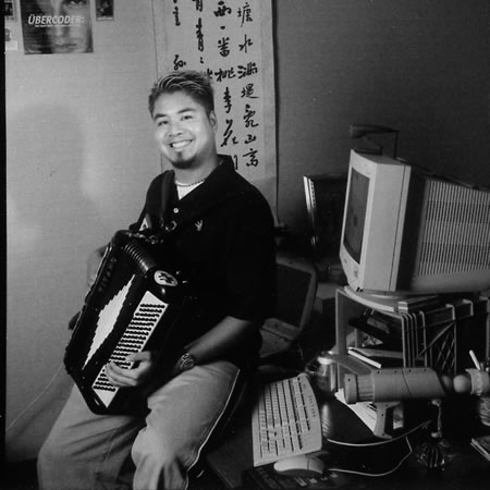 Photo: Joey deVilla at his desk at the OpenCola office, August 2000.