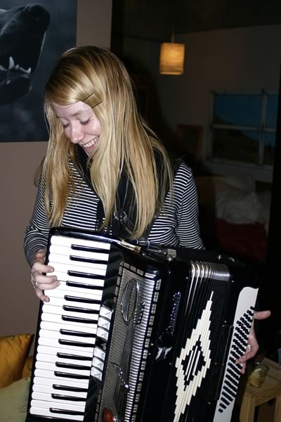 Anneke playing Joey deVilla’s accordion