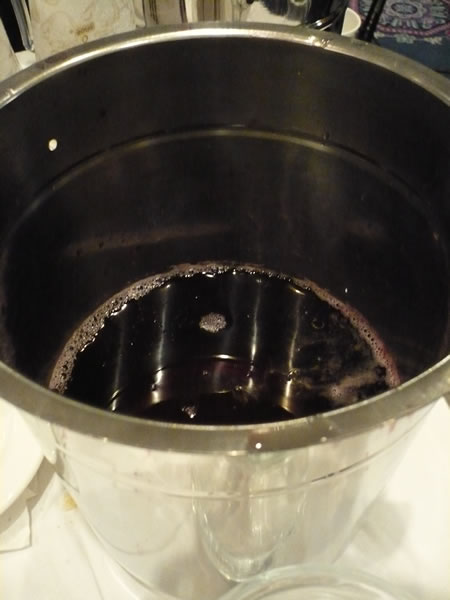 “Spit bucket” for wine