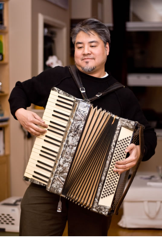 Joey deVilla playing his new Hohner accordion