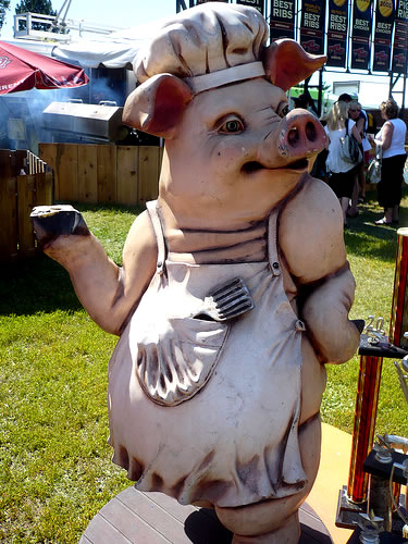 Statue of pie dressed upas a chef at Toronto Ribfest 2008