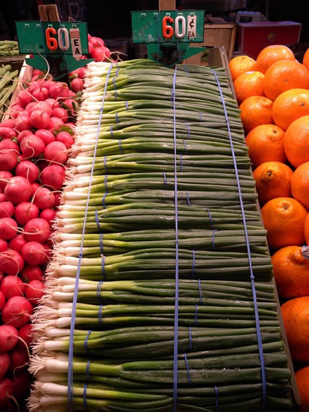 A very neat arrangement of green onions at Pike Place Market