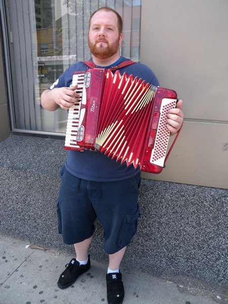 queen-spadina_accordion_player