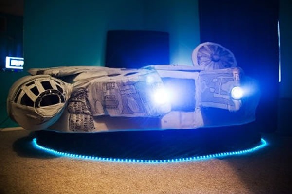 millennium falcon bed lit up