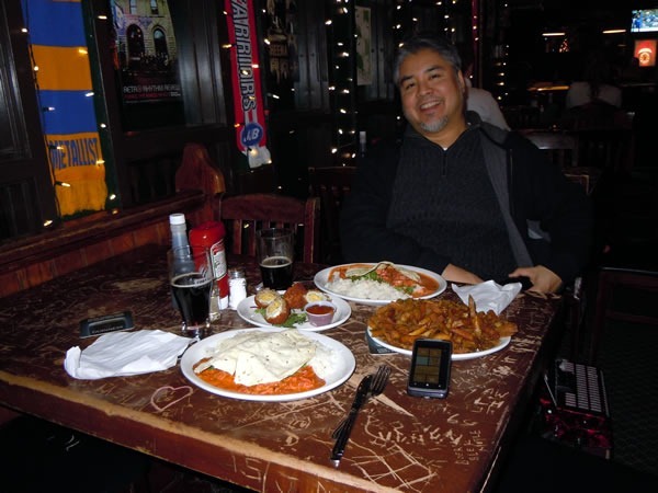 Joey deVilla sits down to a meal at King's Head Pub