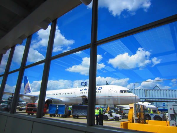 Jet as seen when descending into the hallway between O'Hare's Concourse B and C