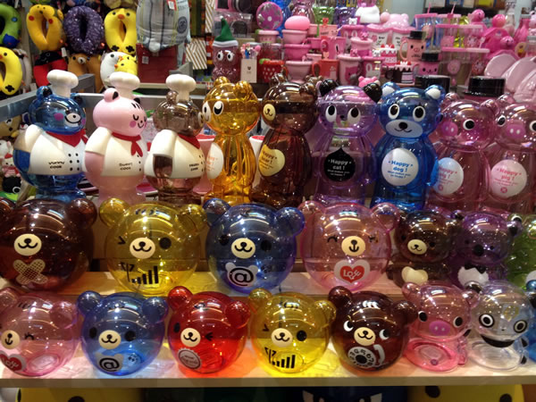 Cute teddy bear-shaped piggy banks
