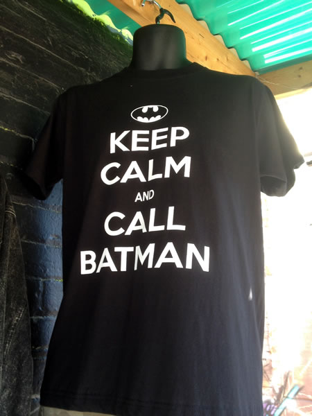 Black t-shirt with the slogan 'Keep calm and call Batman'