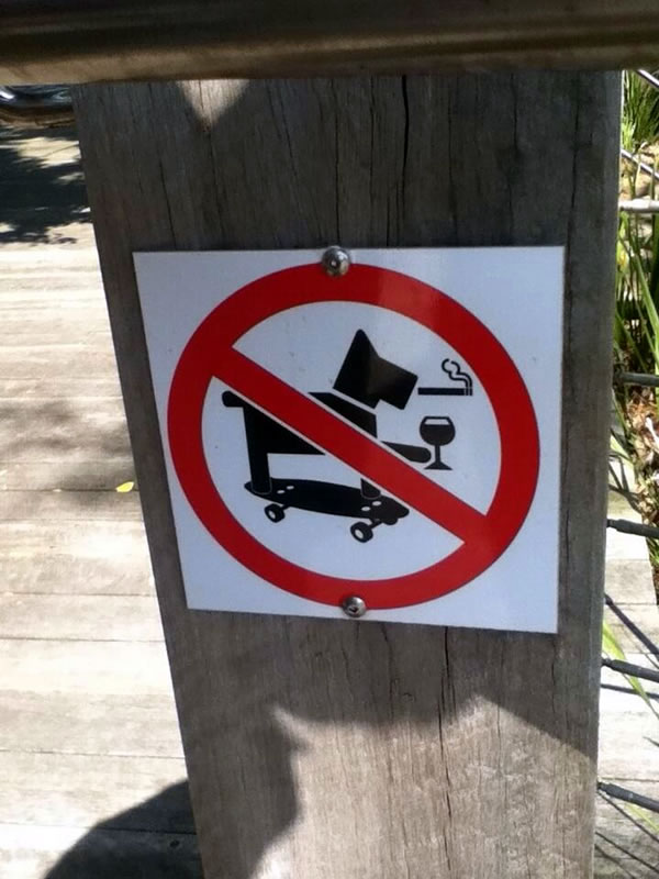 no magnificent dogs sign