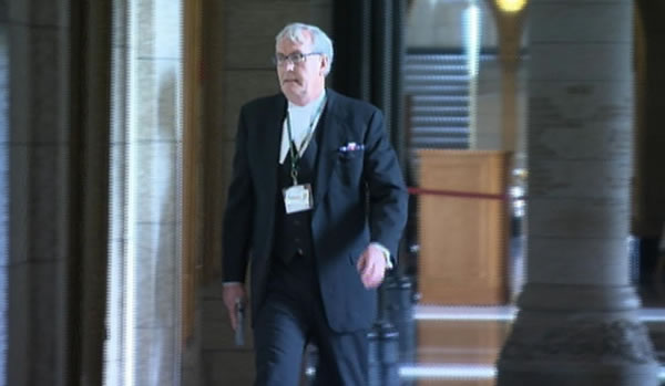 kevin vickers with gun