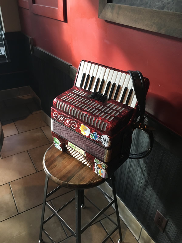 accordion at starbucks