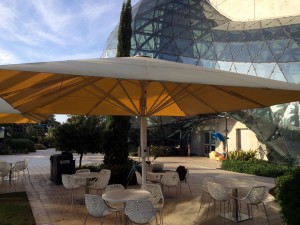 Joey deVilla's computer and bike at the outdoor cafe at the Salvador Dali Museum